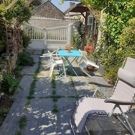 Studio Pres Du Mont Saint Michel Guest house