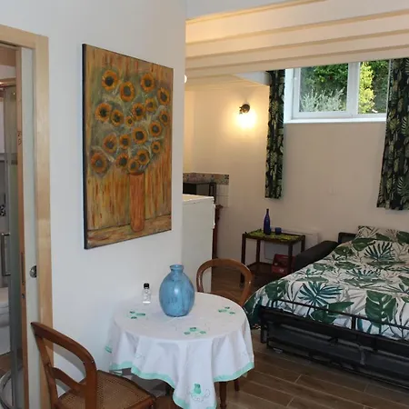 Studio Pres Du Mont Saint Michel Guest house *